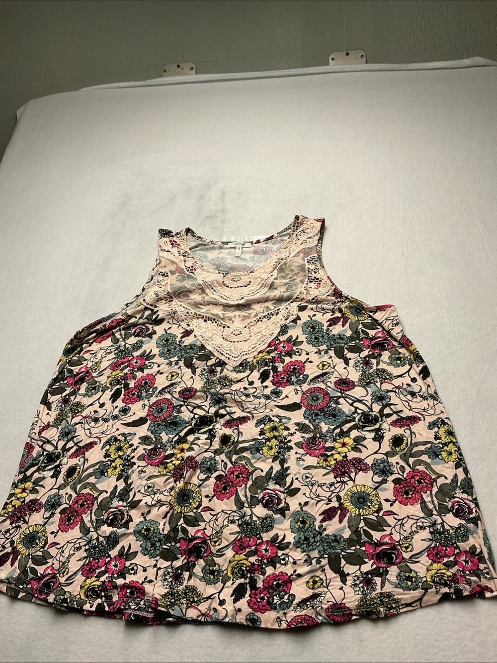 Maurices wide Strap Tank Top Women's Size 1X Pink Ivory Floral, 3814